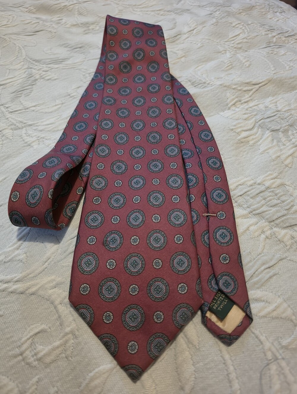 Vintage Men's Patterned Wine Red Silk Tie with Medallion Motif